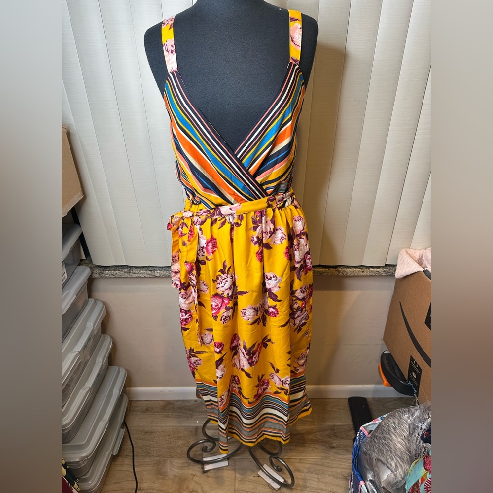 Song Of Style Yellow Floral sleeveless midi dress farmhouse Size Medium